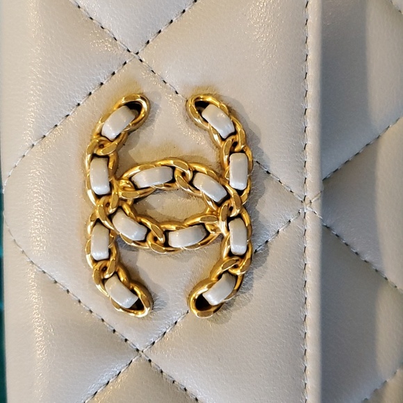 SOLD Gorgeous Chanel Cardholder - Picture 4 of 7